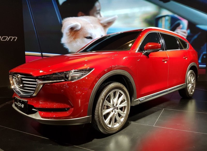 Купе-кроссовер Mazda CX-8 выглядит очень стильно, но мы его не увидим