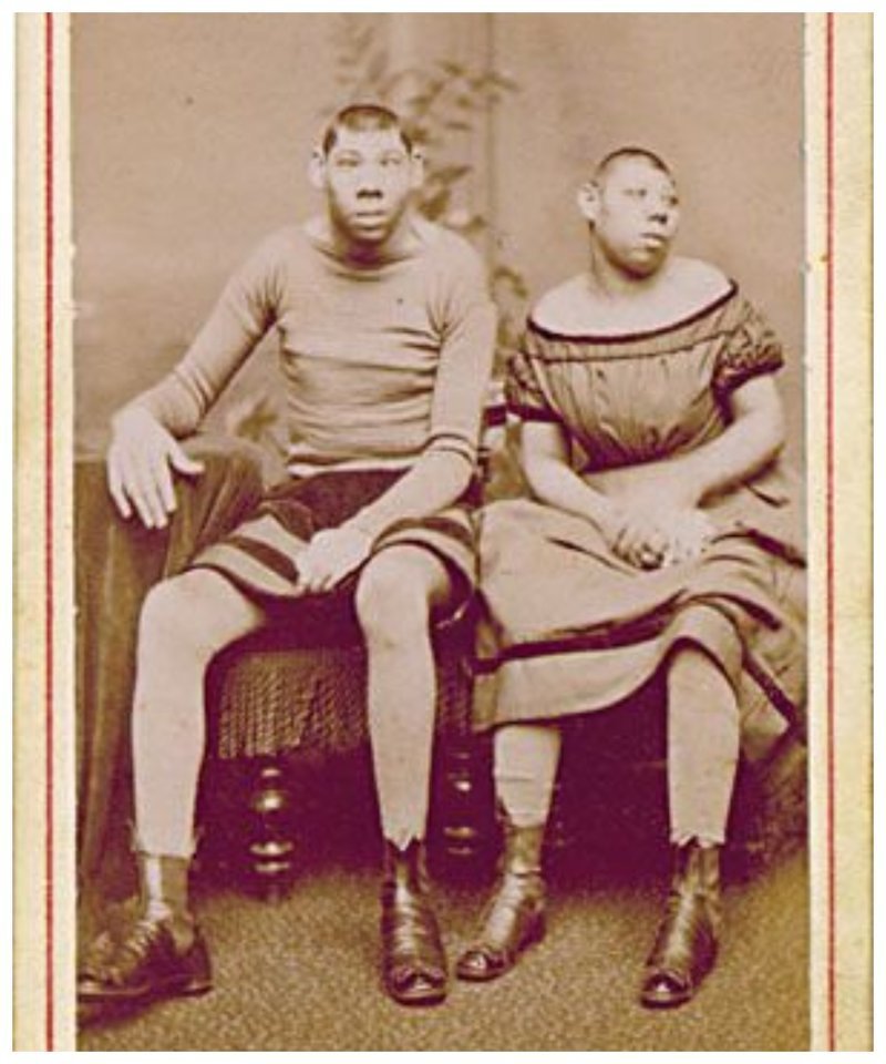 В 19 веке эти фотографии продавались как открытки. Можно было послать родственникам весточку...