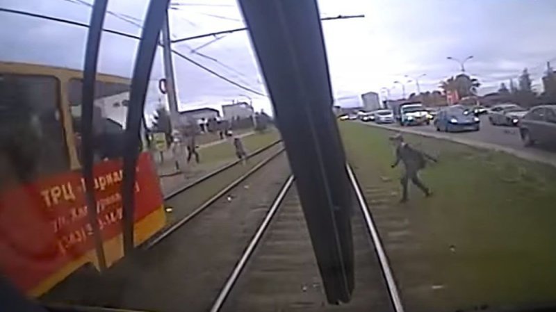В Екатеринбурге мальчик-зацепер попал под трамвай
