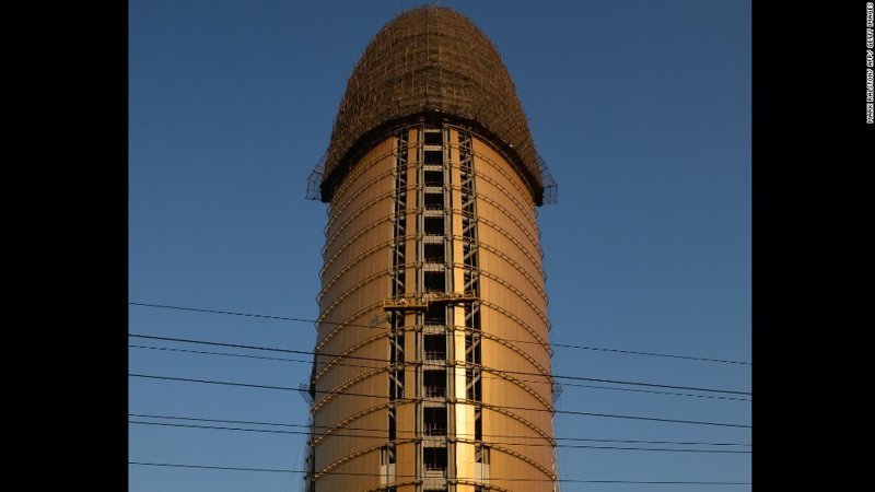 В Китае построили небоскреб, который высмеяли в сети