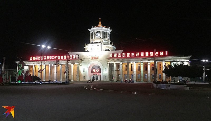 Здание железнодорожного вокзала Пхеньяна.