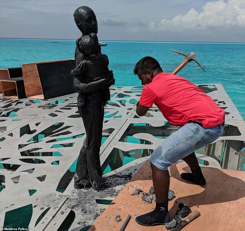На Мальдивах по приказу властей разрушили уникальную галерею скульптур
