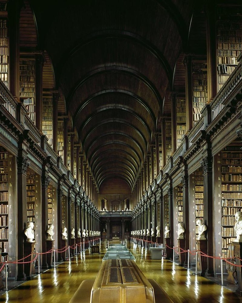 Библиотека Тринити-колледжа, Дублин, Ирландия 