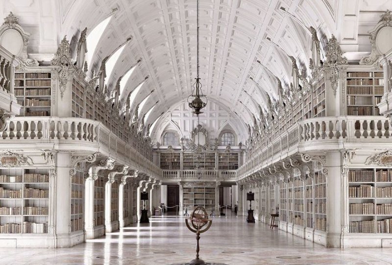 Библиотека дворца Мафра, Мафра, Португалия 
