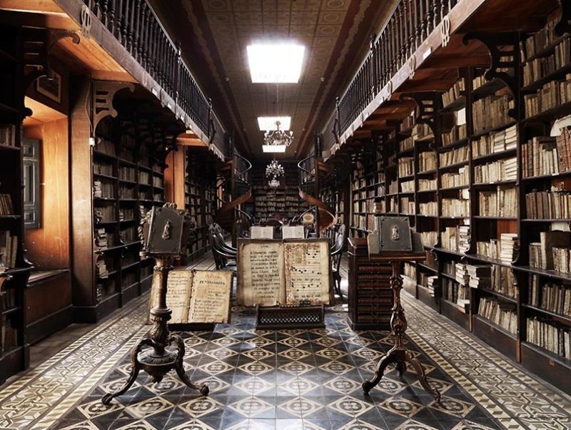Библиотека монастыря Сан-Франциско, Перу, Южная Америка