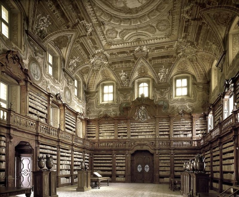 Государственная библиотека Ораториана Джиролами, Неаполь, Италия 