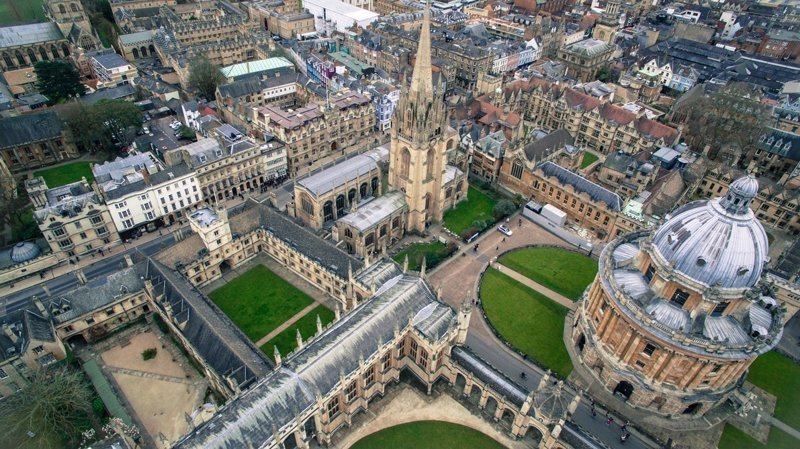 THE UNIVERSITY OF OXFORD (≈ 1096 г.), CAMBRIDGE UNIVERSITY (1209 г.) — Великобритания