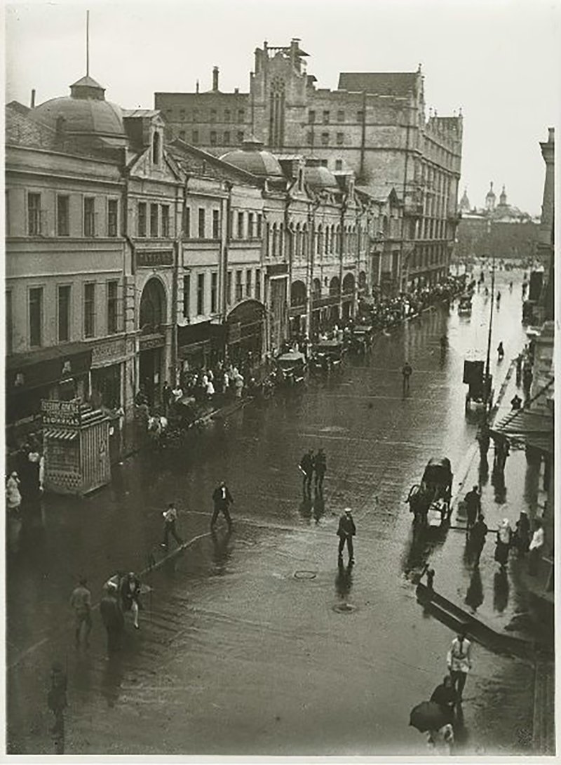 Петровка после дождя. Александр Родченко, 1926 год