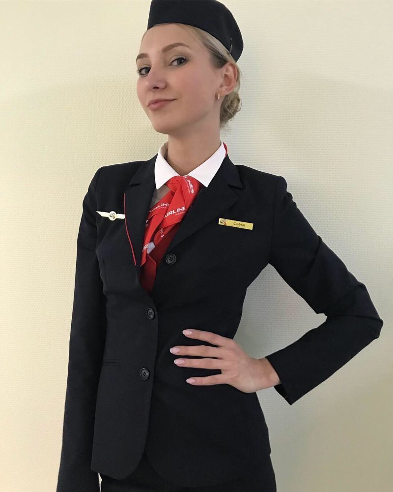 В какой авиакомпании России работают самые красивые стюардессы?