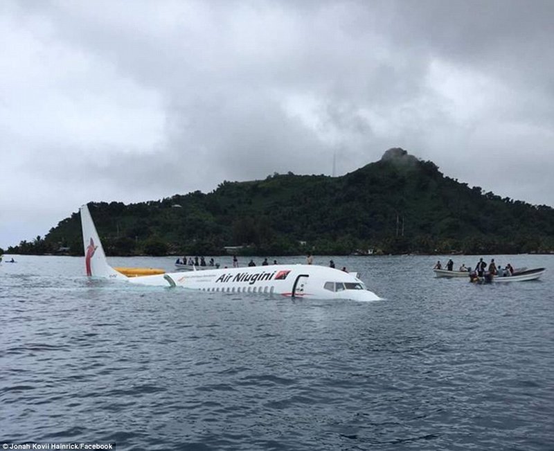 Чудо в Тихом океане: пассажиров упавшего в океан самолета спасли рыбаки