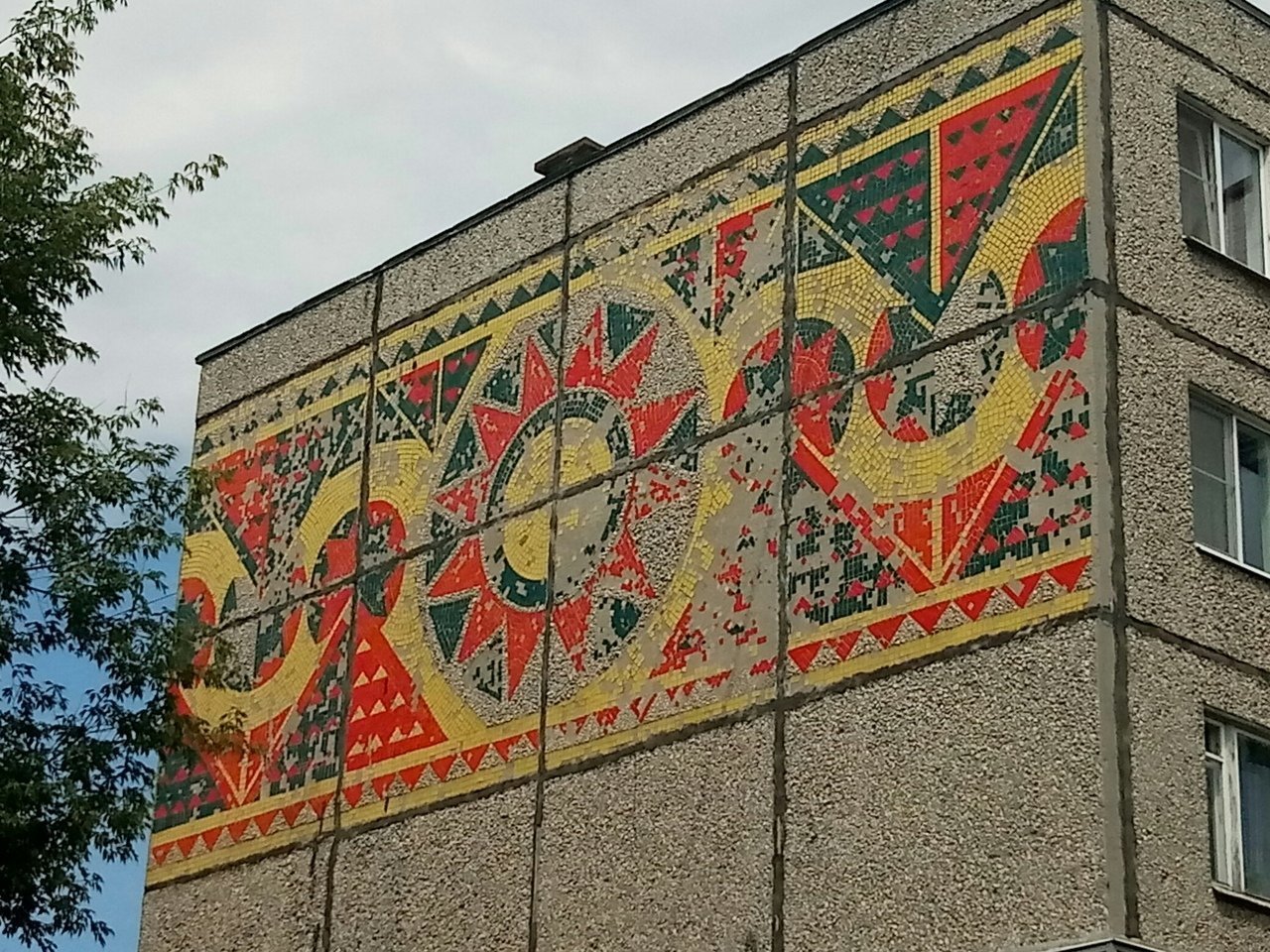 Советская мозаика на зданиях в Муроме