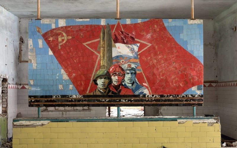 Остатки более развитой цивилизации: советские мозаики, барельефы и витражи