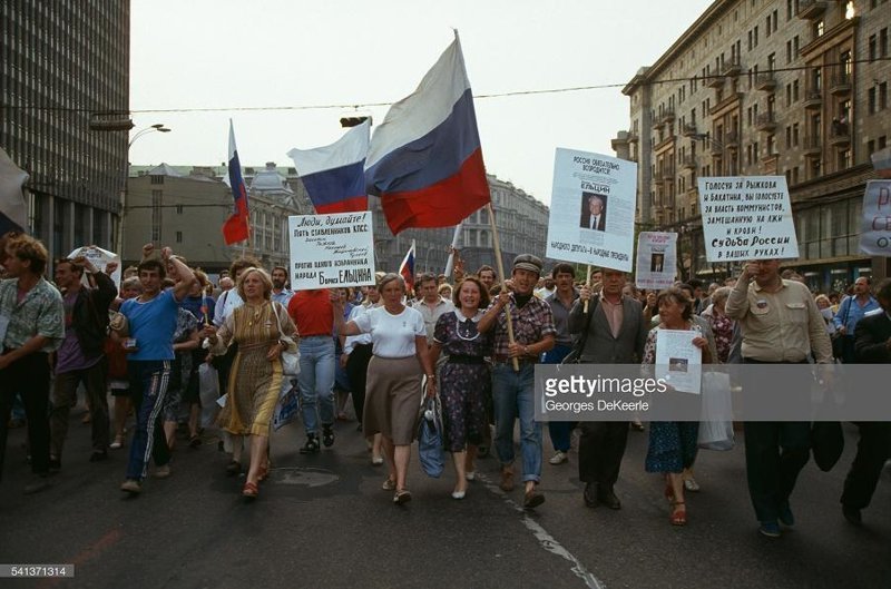 Ельцинисты на марше 