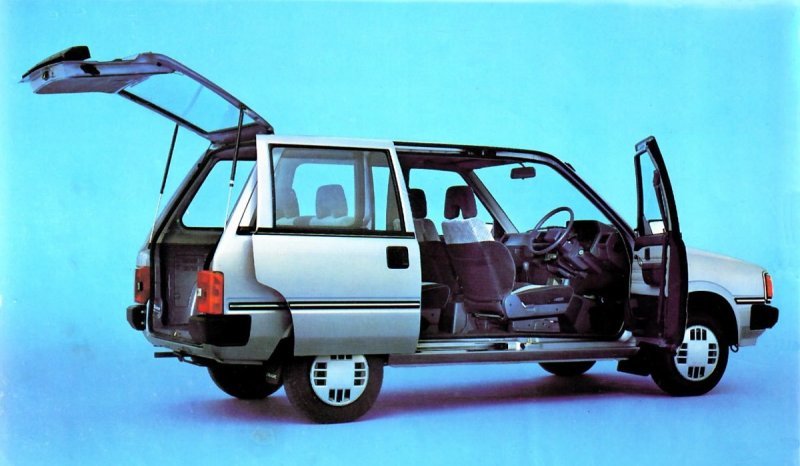 Nissan Prairie стал предвестником бума минивэнов, разразившегося позднее во всем мире.