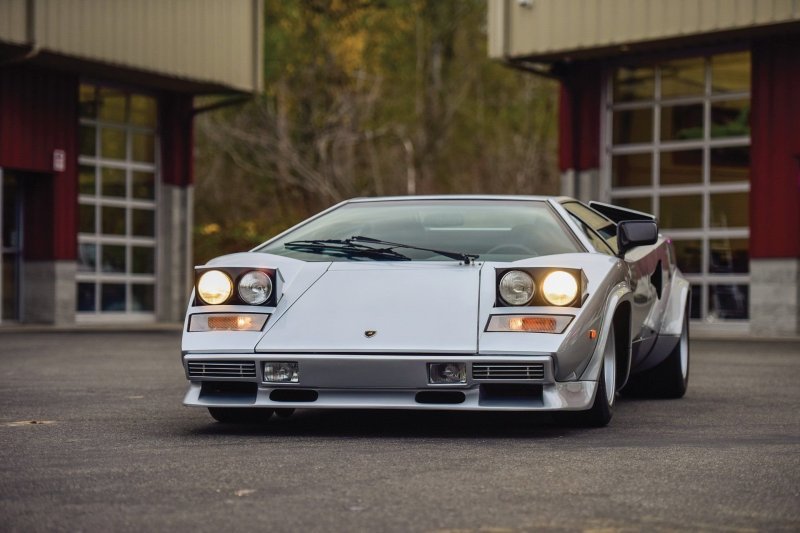 Полностью восстановленный Lamborghini Countach II 1981 года