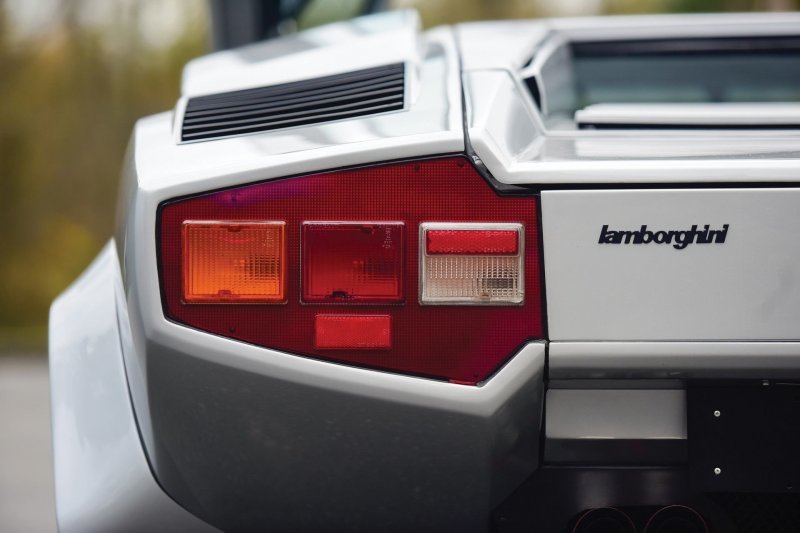 Полностью восстановленный Lamborghini Countach II 1981 года