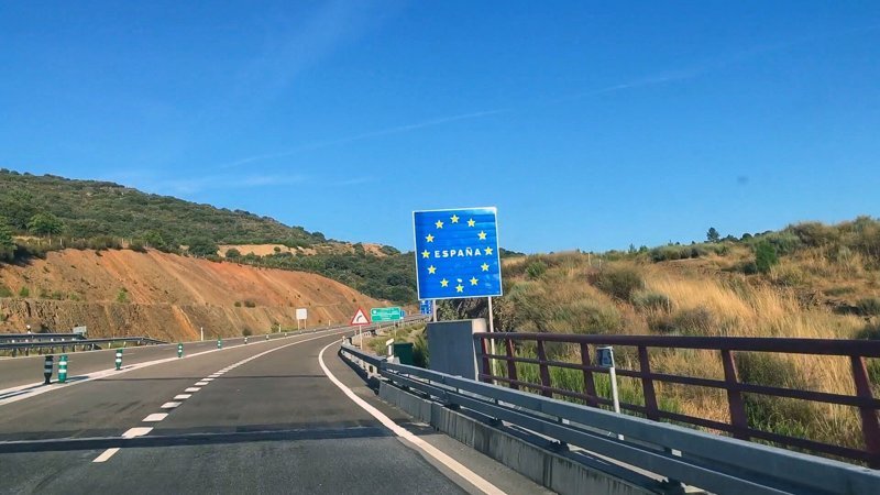 Типичная граница между странами Шенгена