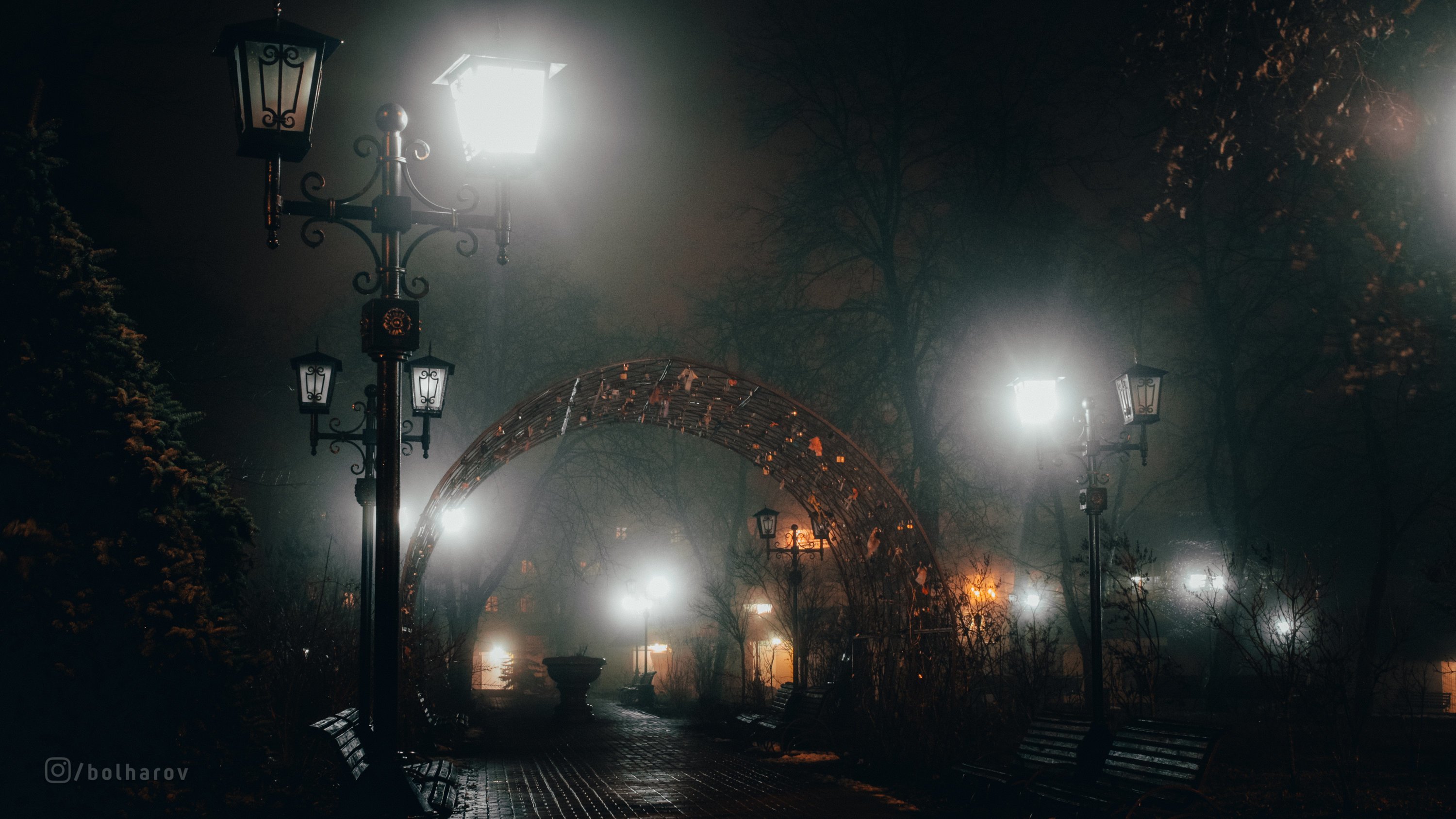 Город туман вечер. Город в тумане. Туманный город. Туманный вечер. Туман вечером.