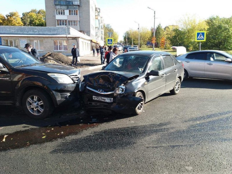 В любой непонятной ситуации рули на встречку! ДТП в Чебоксарах