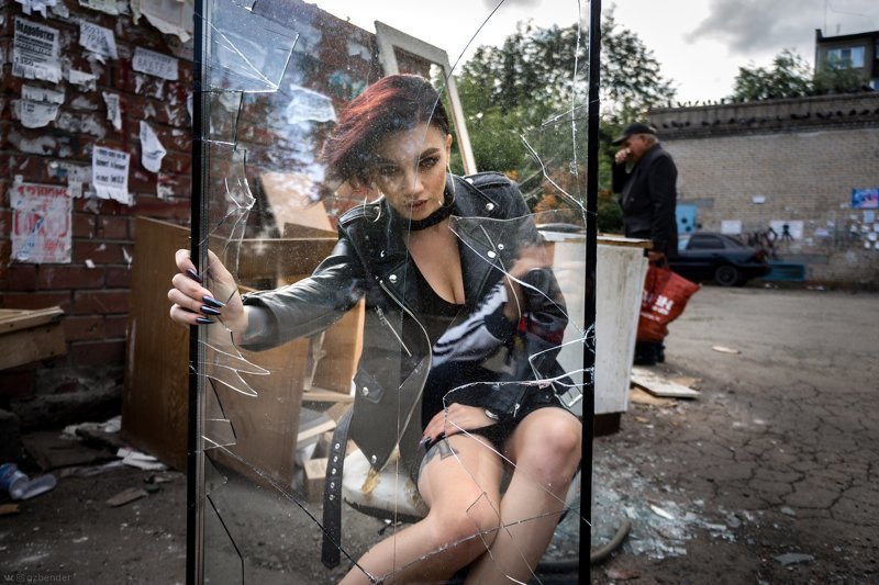 "Когда ты модная, но живешь в Челябинске": фотограф организовал съемки на свалке