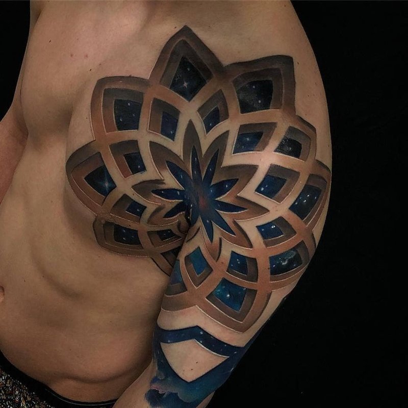 Тату-мастер создаёт трёхмерные татуировки, которые показывают фантастические миры, скрывающиеся под кожей