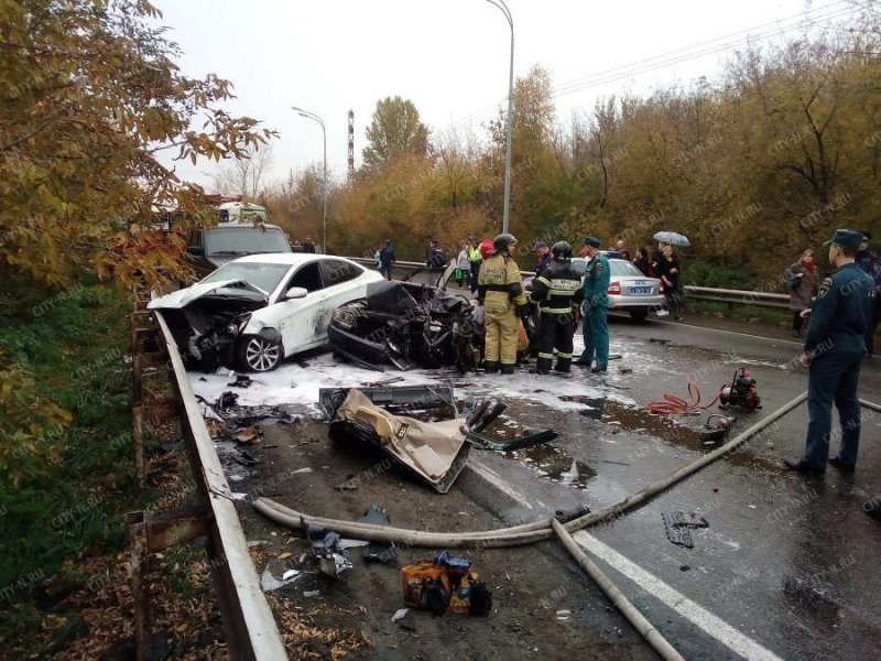 Авария дня. В Новокузнецке произошла крупная авария с участием автобуса