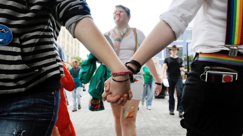 За оскорбление чувств геев и трансгендеров  в Швейцарии теперь будут сажать
