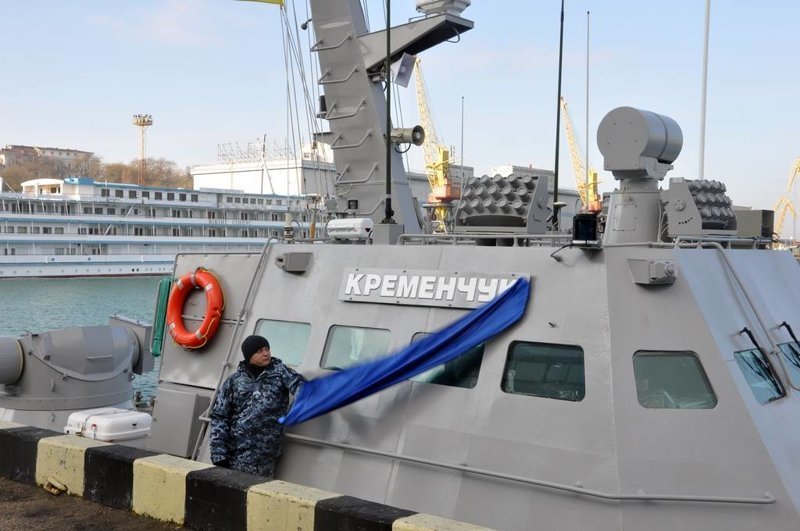 Командир украинского бронекатера "Кременчуг" Александр Регула заявил, что его судно "невидимо" для российского флота.  По его словам, корабль делают незаметным специальная геометрия, радиопоглощающие обводы корпуса и покраска.  