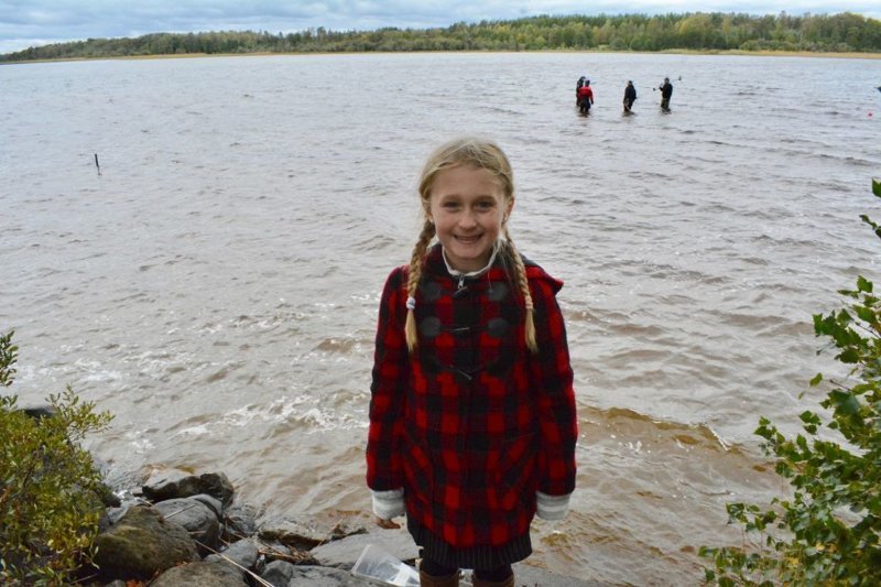 Восьмилетняя девочка во время купания в шведском озере нашла меч довикинговой эпохи