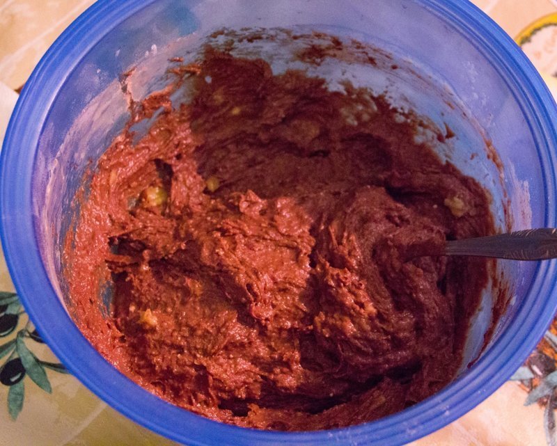 Шоколадно-банановый кекс: готовим без лишней посуды