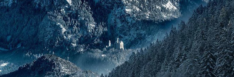 Замок Нойшванштайн, юго-западная Бавария. Фотограф - Дирк Вонтен (Германия), категория "чувство места"