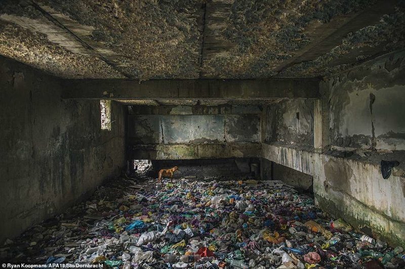 Заброшенный советский санаторий, Цхалтубо, Грузия. Фотограф - Риан Купманс (Канада), категория "здания в использовании"