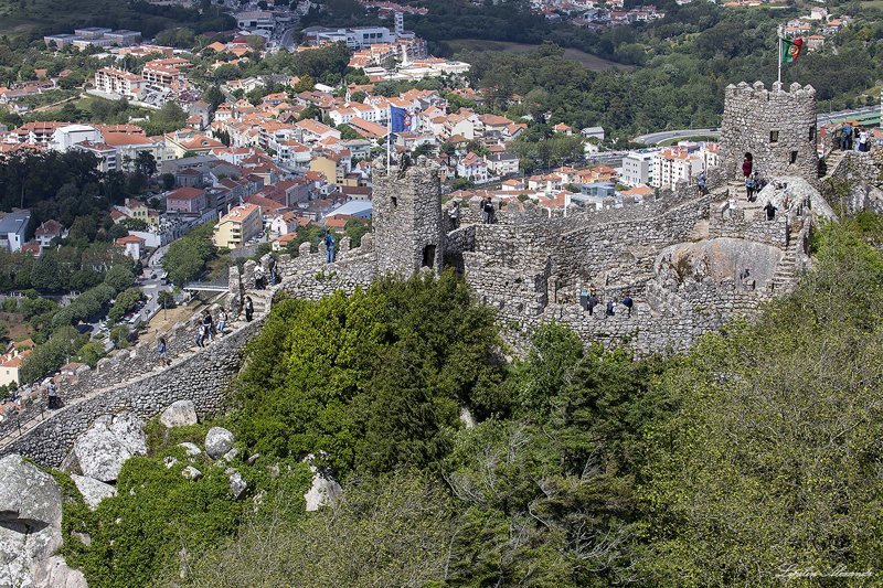 Замок мавров в Португалии