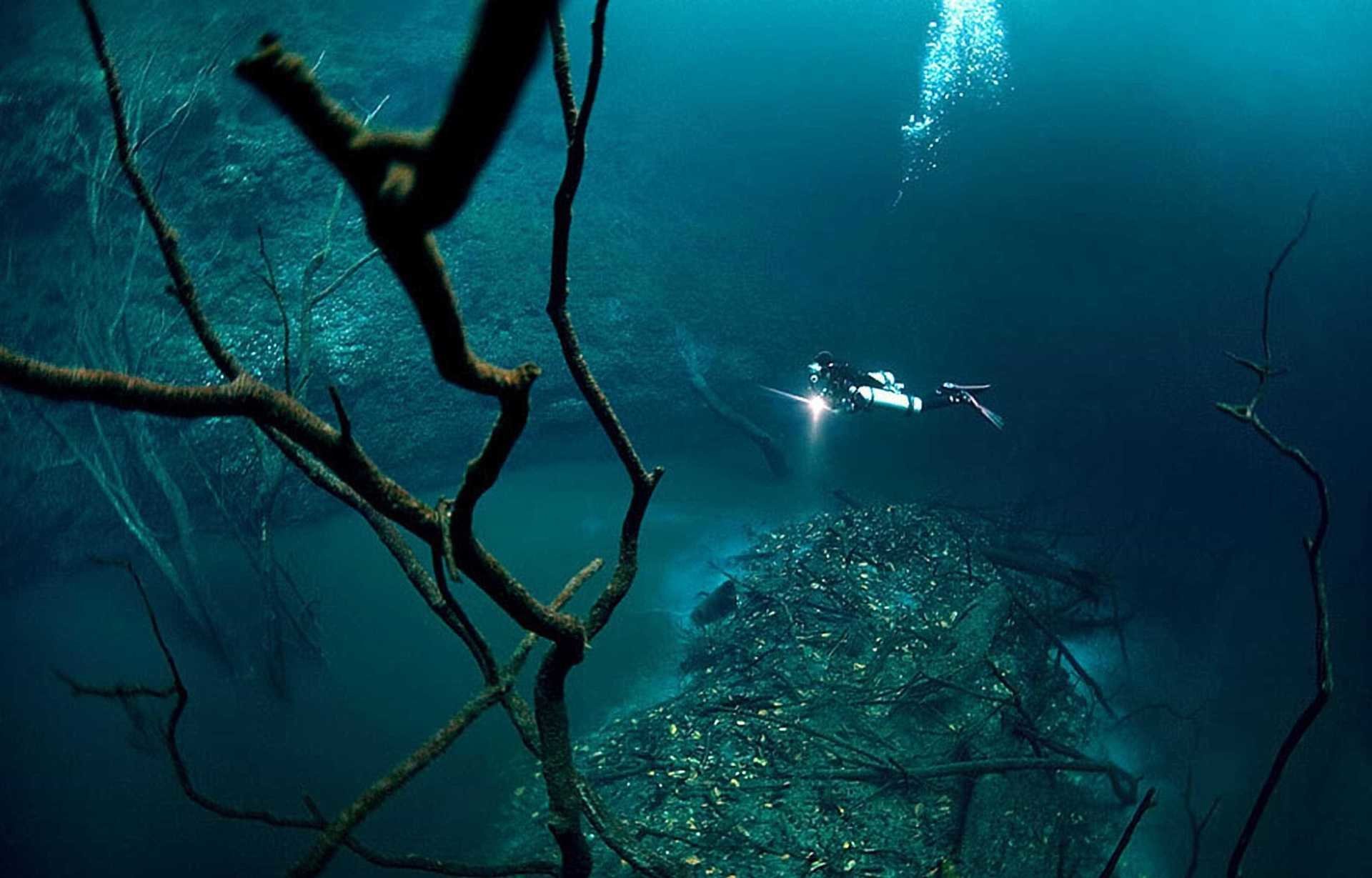 Подводная река в Сенот Ангелита Мексика