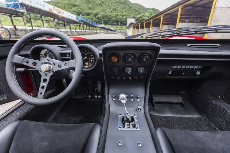 Специалисты Lamborghini отреставрировали уникальный спорткар Miura SVR