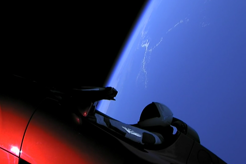 Дашь на дашь: за рекомендацию купить авто Тесла пообещала отправить в космос ваше фото