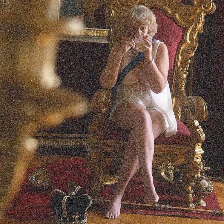 В сети появились "голые" фото королевской семьи