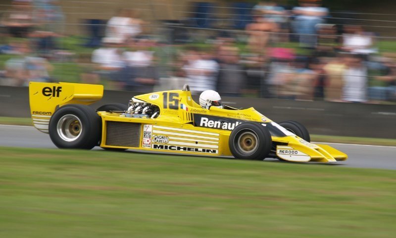 Радиальные шины Michelin, впервые использованные командой Renault в 1977 году
