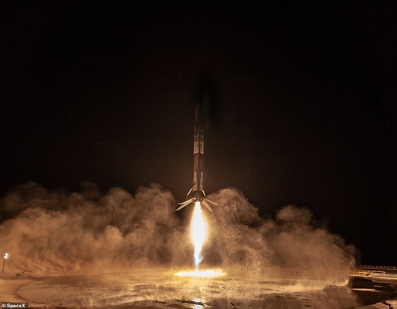 Это первый запуск ракеты Falcon 9 на Западном побережье США
