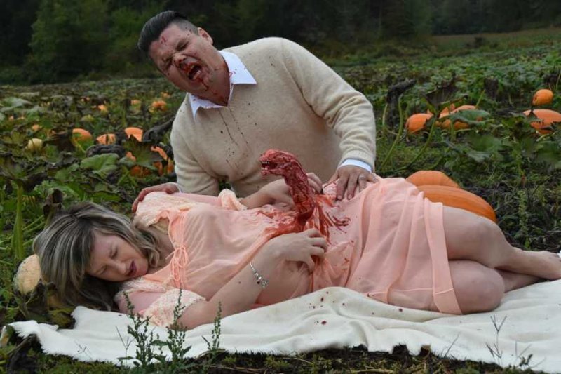 Пара устроила кровавую фотосессию для беременных в стиле «Чужого»
