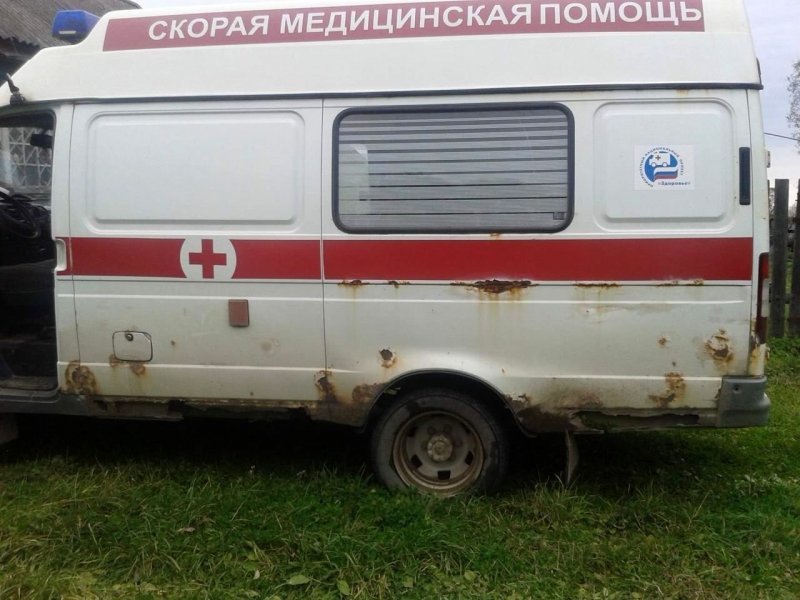 Ржавый и гнилой автомобиль скорой помощи из Тверской области