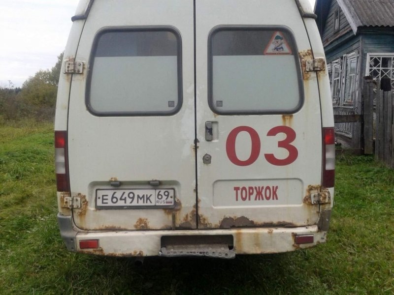 Ржавый и гнилой автомобиль скорой помощи из Тверской области