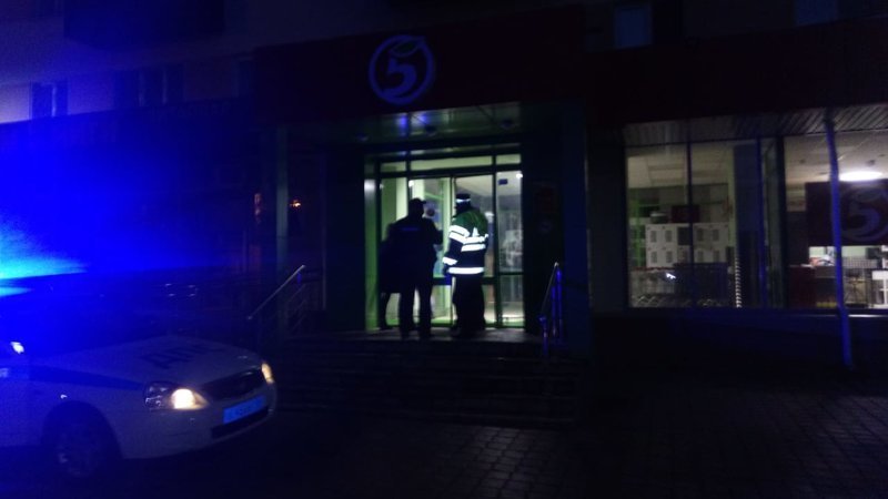 Жительница Нижнекамска застряла в дверях при попытке взломать супермаркет 