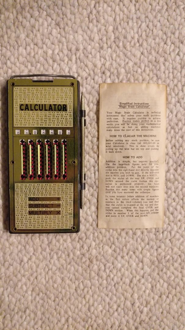 13. Старый калькулятор, найден на чердаке у прабабушки