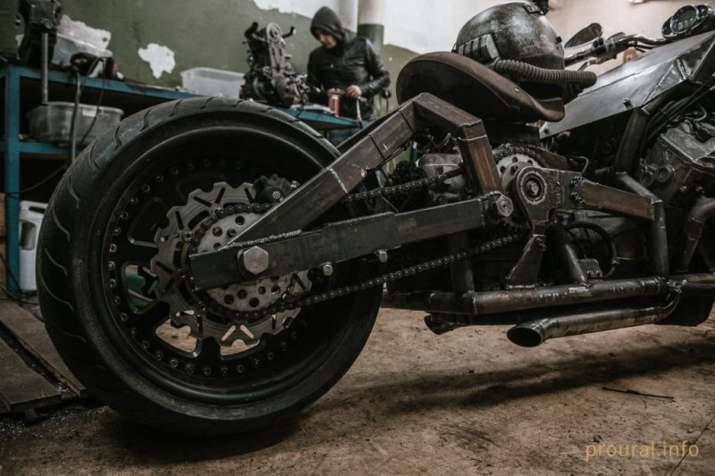 «Гангрена»: самодельный мотоцикл с двигателем V8 от автомобиля Lexus