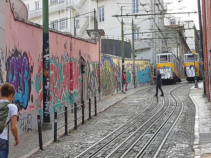 Еще недавно граффити Лиссабона скорее были вандализмом, нежели искусством