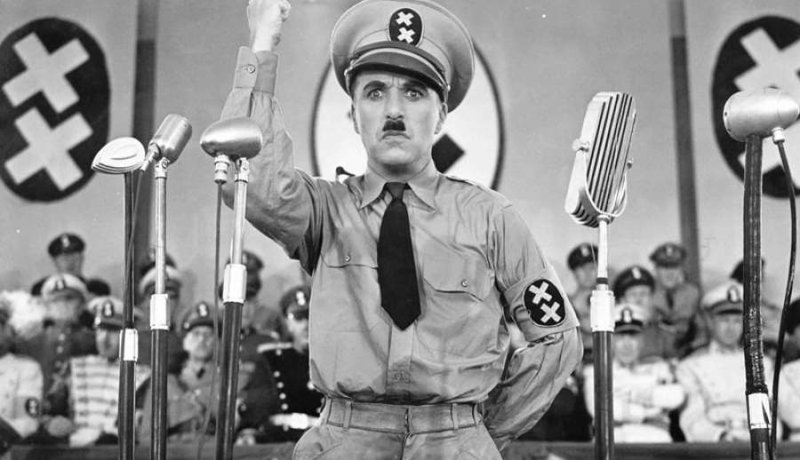 Чарли Чаплин, "Великий диктатор" (1940).