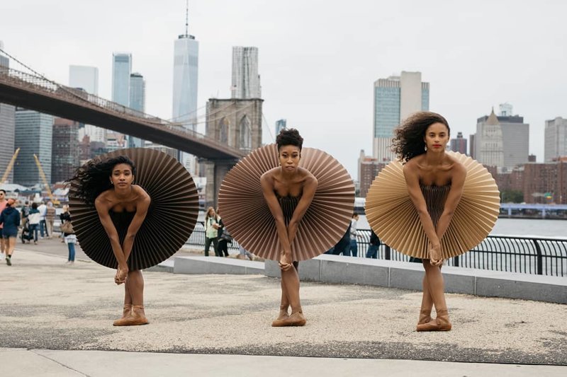 Балерины в пачках из оригами в необычном фотопроекте под названием "Плие"