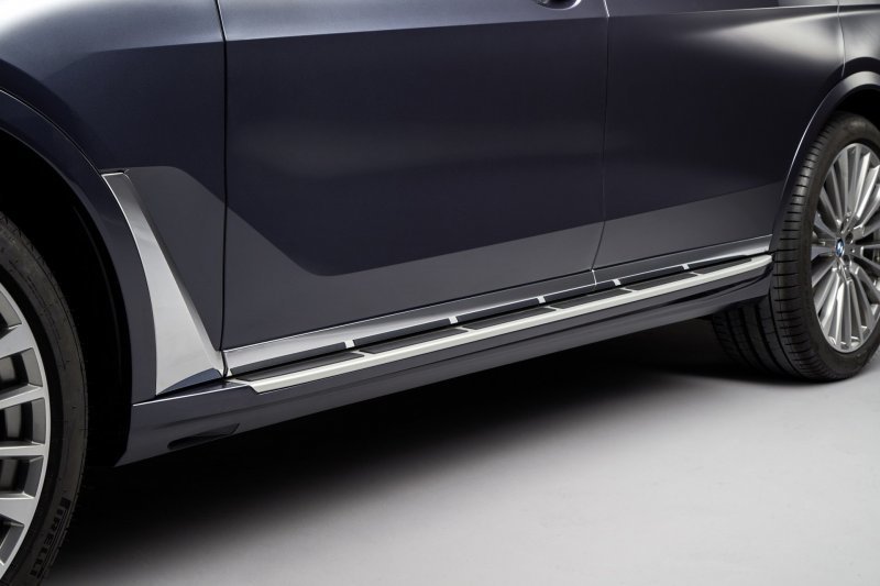 Компания BMW официально показала свой флагманский кроссовер X7