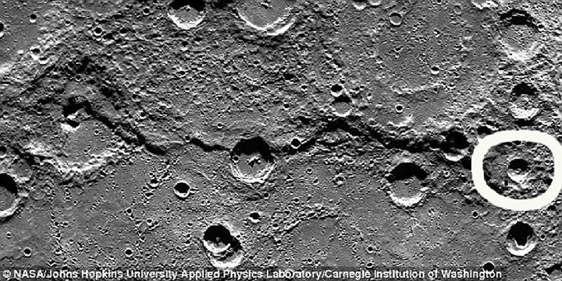 Обсуждения ученых насчет Меркурия долгое время были сконцентрированы на "черном прямоугольнике", обнаруженном на снимке NASA 2012 года.